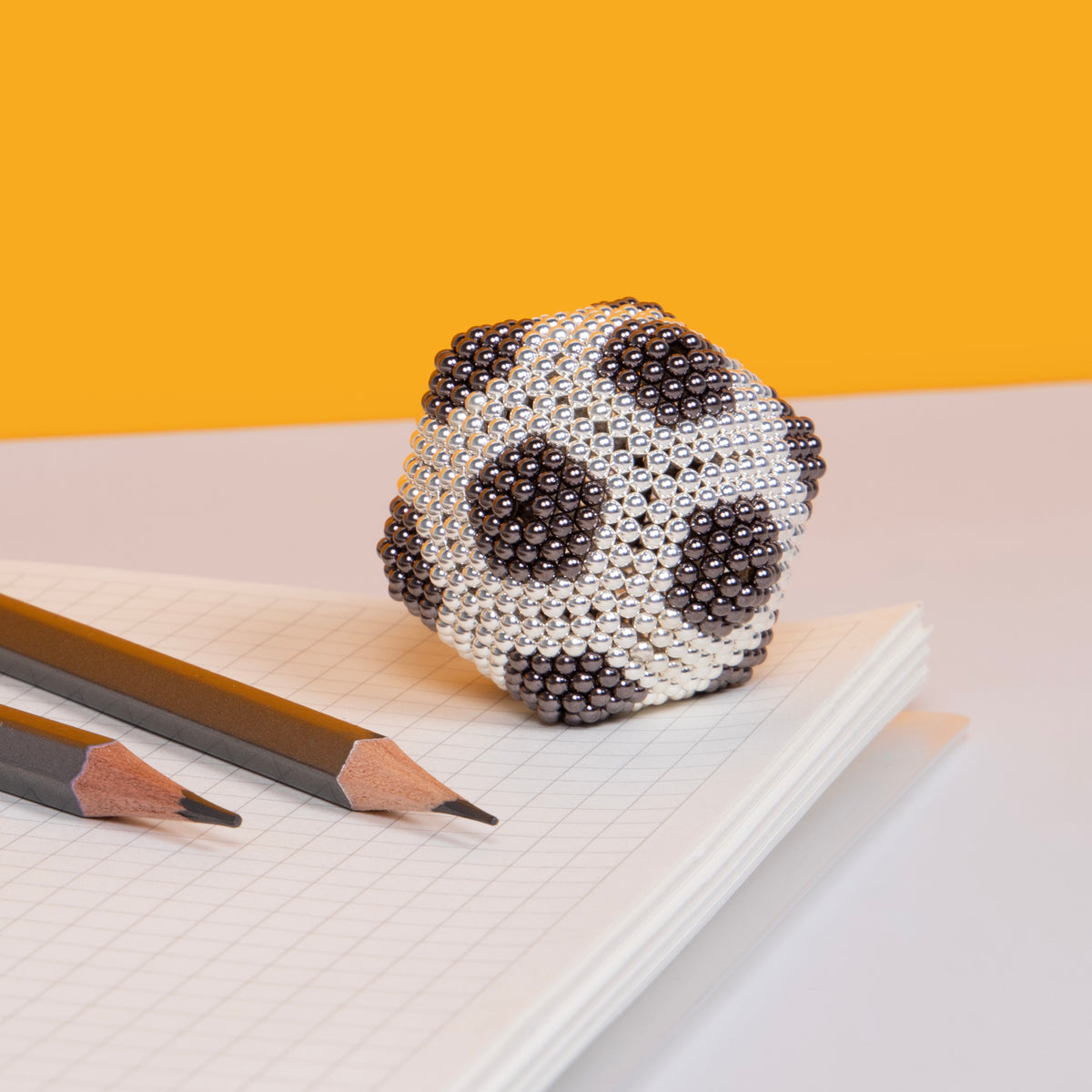 Speks 1000 - Duotone 2.5mm Magnet Balls Greyscale